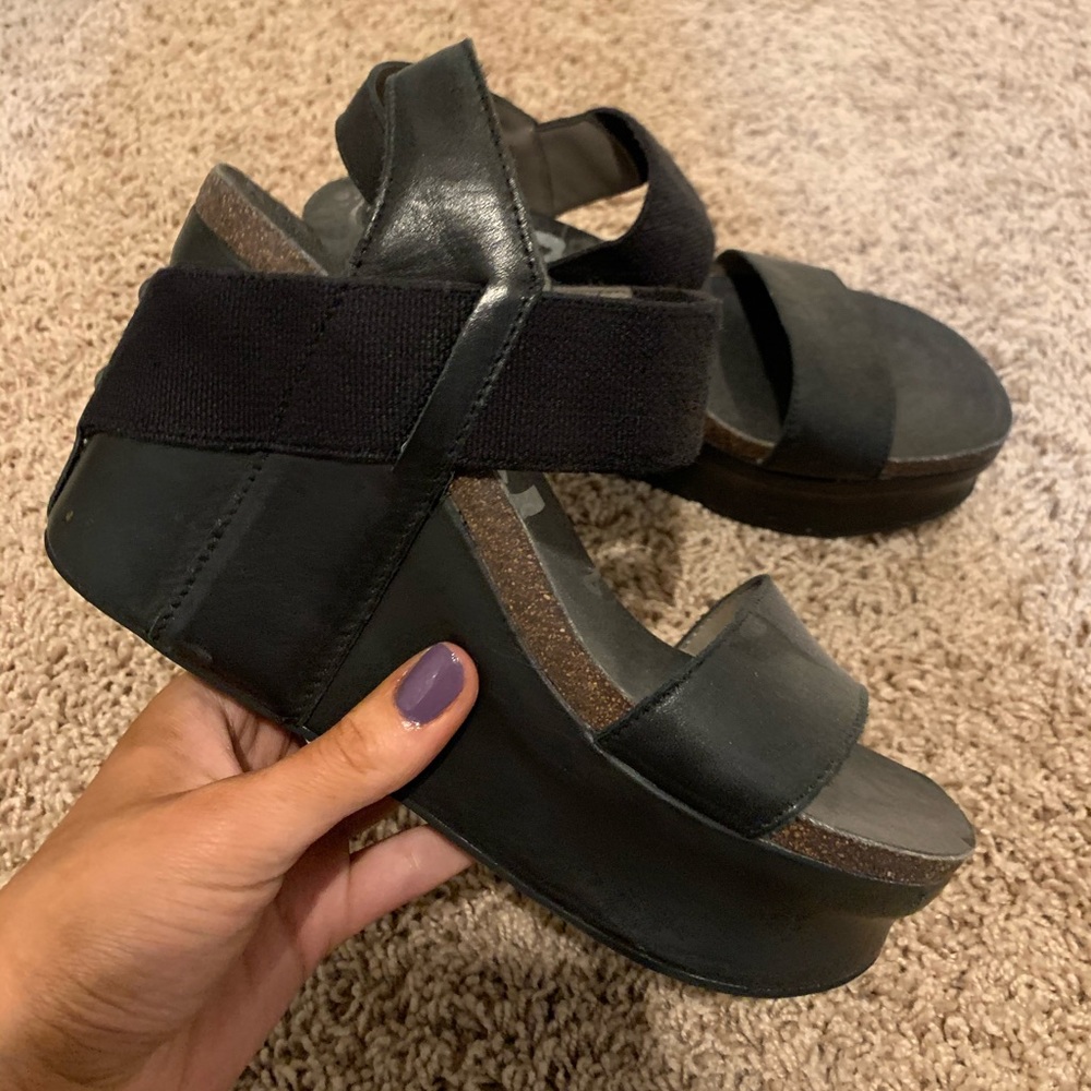 OTBT Bushnell Wedge Sandal in Black